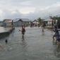 Banjir Rob di Desa Kabau Pantai, Kabupaten Kepulauan Sula. (RakyatMu)