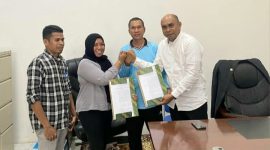 Surati Kene Terima SK dari Sekretaris Daerah Kabupaten Pulau Taliabu Sebagai Kepala BKPSDMA. (RakyatMu)