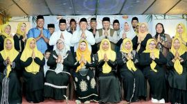 Keluarga Besar Buku Sandar Foto Bersama dengan Sekda Kota Ternate, Rizal Marsaoly. (Rakyatmu)