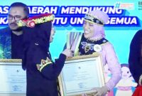 Bupati Kepulauan Sula, Fifian Adeningsih Mus Terima Penghargaan dari  Mendikdasmen. (Istimewa)