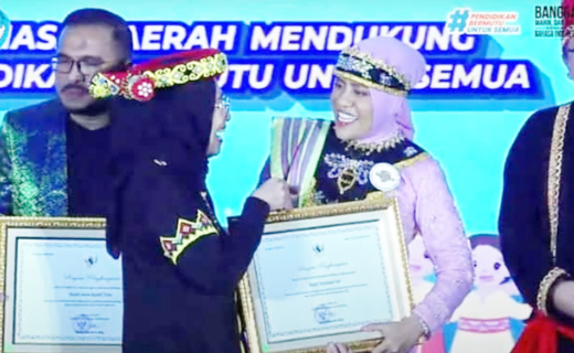 Bupati Kepulauan Sula, Fifian Adeningsih Mus Terima Penghargaan dari  Mendikdasmen. (Istimewa)