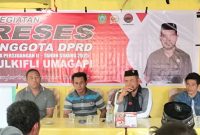 Anggota DPRD Kabupaten Kepulauan Sula Julfikli Umagapi saat Reses di Dapil IV. (Rakyatmu)