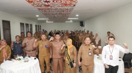 Foto Bersama Usai Sekda Kota Ternate Dr. Rizal Marsaoly Canangkan Kelurahan Cinta Statistik (Cantik) Tahun 2025, Kelurahan Toboleu. (Humas for Rakyatmu)