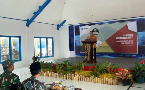 Plt. Kepala Bappelibangda Kota Ternate Taufik Jauhar Buka Musrenbang Kecamatan Pulau Moti. (Rakyatmu)