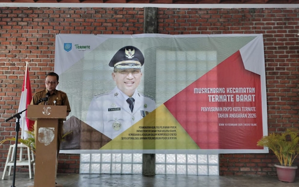 Plt Kepala Bappelitbangda saat Membuka Musrenbang Kecamatan Ternate Barat. 
