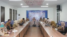 Sekda Kota Ternate Rizal Marsaoly bersama Plt. Kepala Bappelitbangda Mohd. Taufik Djauhar memimpin Rapat Koordinasi bersama OPD terkait Inpres Nomor 9 Tahun 2025. (Istimewa)