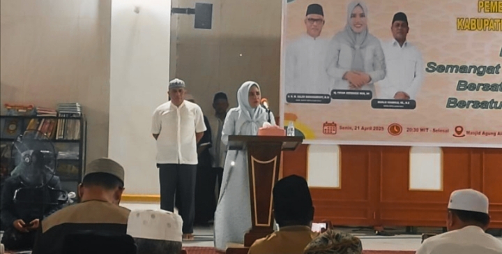 Bupati Kepulauan Sula Fifian Adeningsih Mus Hadiri dan Memberi Sambutan di Acara Halal Bihalal di Masjid Al-Istiqomah Desa Falahu. (Istimewa)