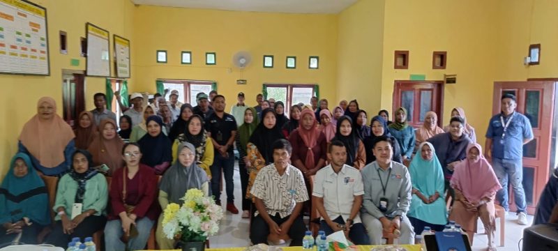 Foto bersama usai usai kegioatan GENCARKAN di Desa Kramat. (Rakyatmu/Istimewa)