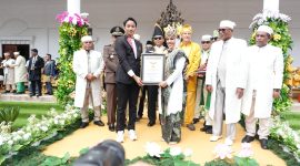 Bupati Kepulauan Sula, Fifian Adeningsih Mus Menerima Penghargaan dari Museum Rekor Dunia Indonesia. (Rakyatmu)