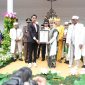 Bupati Kepulauan Sula, Fifian Adeningsih Mus Menerima Penghargaan dari Museum Rekor Dunia Indonesia. (Rakyatmu)