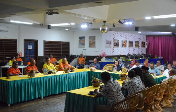 Komisi II DPRD Maluku Utara saat mengunjungi site PT NHM di wilayah Gosowong, Kabupaten Halmahera Utara. (Dok. Istimewa)