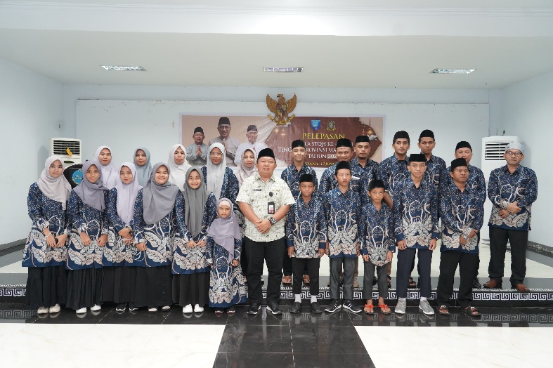 Sekda Kota Ternate Bersama Kafilah STQH ke-XXVIII Tingkat Provinsi Maluku Utara. (Ewis for Rakyatmu)