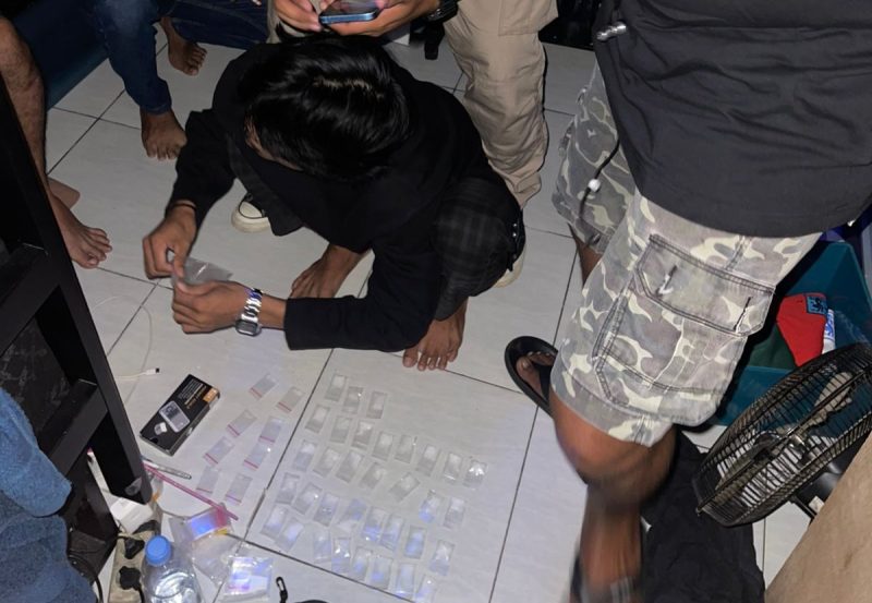 Pelaku Pengguna Narkoba saat Ditangkap Polisi di Kelurahan Kampung Makasar.