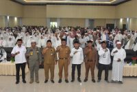 Sekretaris Kota Ternate, Dr Rizal Marsaoly bersama Pejabat Provinsi Maluku Utara dan Jamaah Haji di Asrama Haji Transit Ternate 