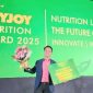 Rully Agung Pratama, perwakilan Dinas Kesehatan Kota Ternate, saat menerima penghargaan sebagai Juara II dalam Kompetisi The 3rd SOYJOY Nutrition Award 2025 di Jakarta. (Istimewa)