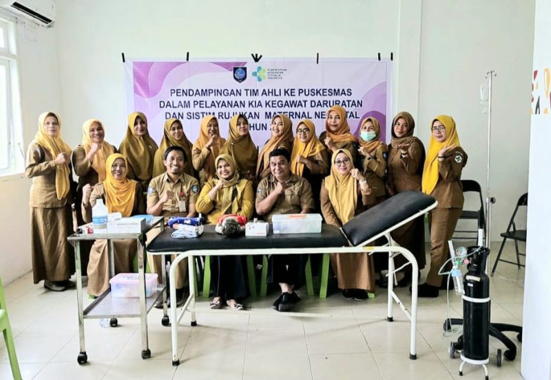 Tim Ahli Dokter Spesialis Bersama Tenaga Kesehatan dan Medis Puskesmas. 