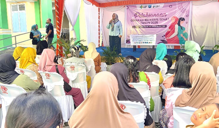 Kepala Dinas Kesehatan Fhathiyah Suma saat membuka kegiatan Gerakan Ibu Hamil (Bumil) Sehat.