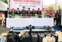Polres Ternate Musnahkan Minuman Keras. (Rakyatmu)
