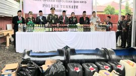 Polres Ternate Musnahkan Minuman Keras. (Rakyatmu)