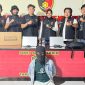 Polisi saat Mengamankan Pelaku Pencurian Laptop. (Rakyatmu)