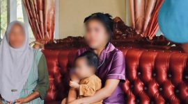Istri dan Anak yang Diterlantarkan Oknum Polisi Bripda MAC di Maluku Utara. Rakyatmu)