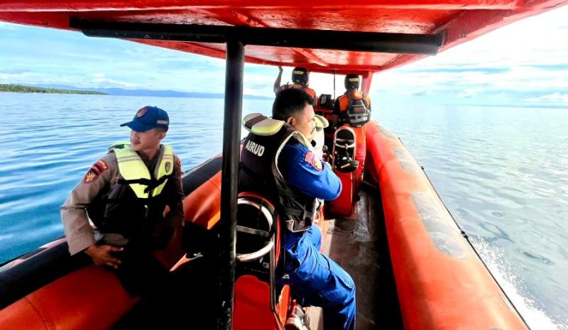 Pos SAR Tobelo saat Melakukan Pencarian Km Cahaya Timur 02 yang Dilaporkan Terbalik
