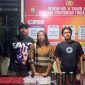 Seorang Ibu Rumah Tangga yang Diamankan Polisi atas Dugaan Kasus Penjualan Minuman Keras. (Rakyatmu)