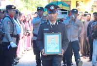 Prosesi Pemakaman Aipda Oman Umanahu Dimata. (Rakyatmu)