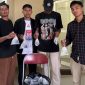 Pemuda Asal Kelurahan Dufa Dufa (Topi Hitam) Diamankan Polisi atas dugaan peredaran minuman keras. (Rakyatmu)