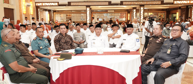 Wali Kota Ternate M. Tauhid Soleman dan Wakil Wali Kota Ternate Nasri Abubakar dan Ketua DPRD Kota Ternate. 