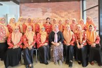 Kepala Dinas Kesehatan Kota Ternate, Fathiyah Suma Bersama Pengurus DWP UP Dinkes. (Dinkes for Rakyatmu)
