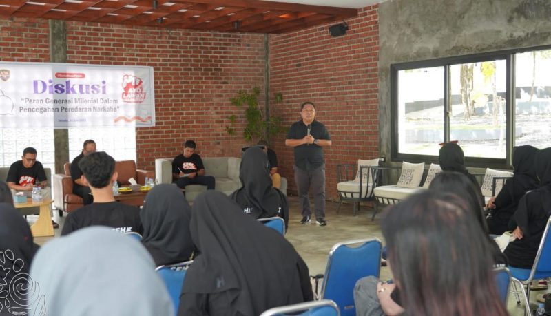 Sekda Kota Ternate saat Memaparkan Materi di kegiatan Pencegahan Penyalahgunaan dan Peredaran Gelap Narkoba 