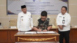 Wali Kota Ternate Nasri Abubakar Didampingi Sekda Dr. Rizal Marsaoly Bersama Area Head Maluku-Sulawesi Bank Mandiri Persero Tbk, A.Azizi Rahim melakukan Pendatanganan Kerjasama dengan Pemkot Ternate 