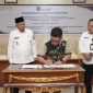 Wali Kota Ternate Nasri Abubakar Didampingi Sekda Dr. Rizal Marsaoly Bersama Area Head Maluku-Sulawesi Bank Mandiri Persero Tbk, A.Azizi Rahim melakukan Pendatanganan Kerjasama dengan Pemkot Ternate 