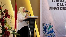 Kepala Dinas Kesehatan Kota Ternate, Dr. Fathiyah Suma saat Memberikan Sambutan di Pertemuan Evaluasi Intervensi Spesifik dan Sensitif Stunting