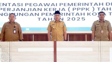 Wali Kota Ternate, Dr. M. Tauhid Soleman Didampingi Sekda Kota Ternate, Dr. Rizal Marsaoly, Kepala BKPSDM, Samin Marsaoly