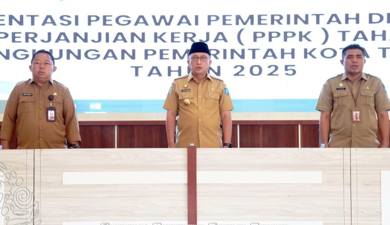 Wali Kota Ternate, Dr. M. Tauhid Soleman Didampingi Sekda Kota Ternate, Dr. Rizal Marsaoly, Kepala BKPSDM, Samin Marsaoly