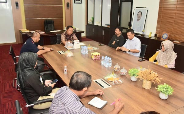 Rapat Bersama Perwakilan Warga Ubo Ubo Bahas Persoalan Lahan. 