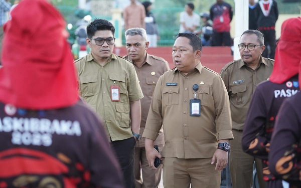 Sekda Kota Ternate, Dr. Rizal Marsaoly Pantau Langsung Pelatihan Paskibraka di Lapangan Ngara Lamo