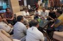 Pertemuan antara Presidium Rakyat Tidore bersama Ketua Komisi II DPR RI Rifqinizamy Karsayuda di ruang lobby Bela Hotel, Ternate. (Dok. Istimewa)