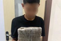 Mahasiswa di Kota Ternate, berinisial AU (23) diamankan polisi  atas kasus dugaan peredaran narkotika jenis ganja. (Rakyatmu)