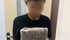 Mahasiswa di Kota Ternate, berinisial AU (23) diamankan polisi  atas kasus dugaan peredaran narkotika jenis ganja. (Rakyatmu)