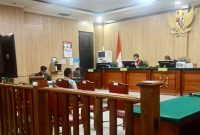 Suasana Sidang Pembacaan dakwaan oleh JPU Kejari Kepulauan Sula. (Rakyatmu)