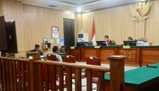 Suasana Sidang Pembacaan dakwaan oleh JPU Kejari Kepulauan Sula. (Rakyatmu)