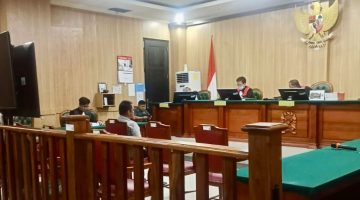 Suasana Sidang Pembacaan dakwaan oleh JPU Kejari Kepulauan Sula. (Rakyatmu)