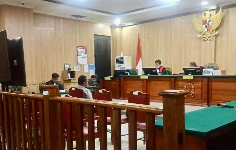 Suasana Sidang Pembacaan dakwaan oleh JPU Kejari Kepulauan Sula. (Rakyatmu)
