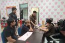 Satresnarkoba saat menyerahkan tahap dua kasus narkotika jenis ganja ke Kejari Ternate. (Rakyatmu)