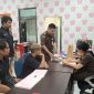 Satresnarkoba saat menyerahkan tahap dua kasus narkotika jenis ganja ke Kejari Ternate. (Rakyatmu)