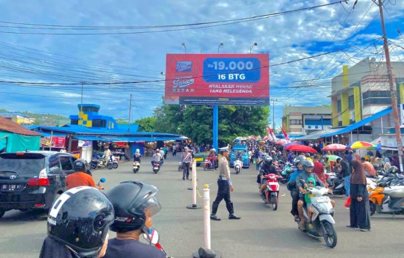 Satlantas Polres Kota Ternate saat Melakukan Penertiban Parkir Liar di Pasar Buah dan Barito. (Rakyatmu)