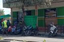 Kendaraan Roda Dua yang Parkir di Depan Toko Sederhana, Desa Fagudu, Kepulauan Sula. (Rakyatmu)